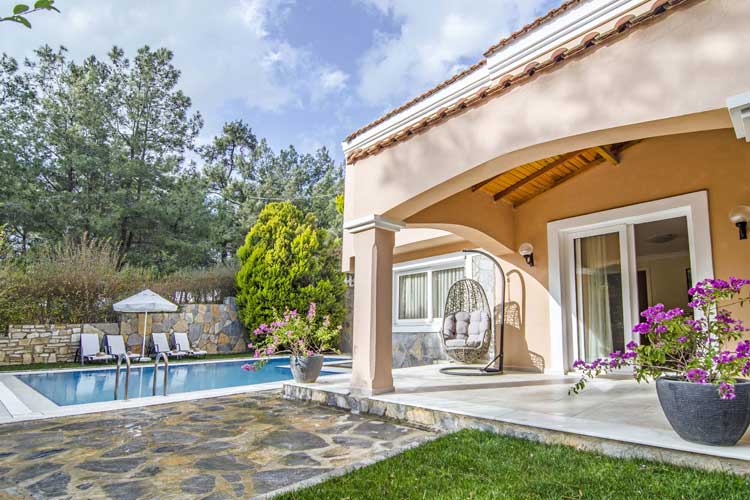 pine club kuşadası muhafazakar otel