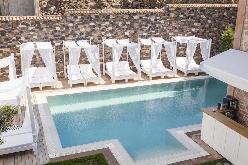 cunda pür beyaz otel