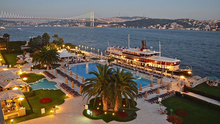 çırağan sarayı havuz