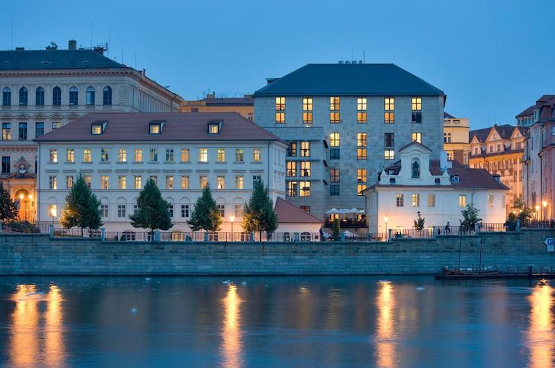 four season prag