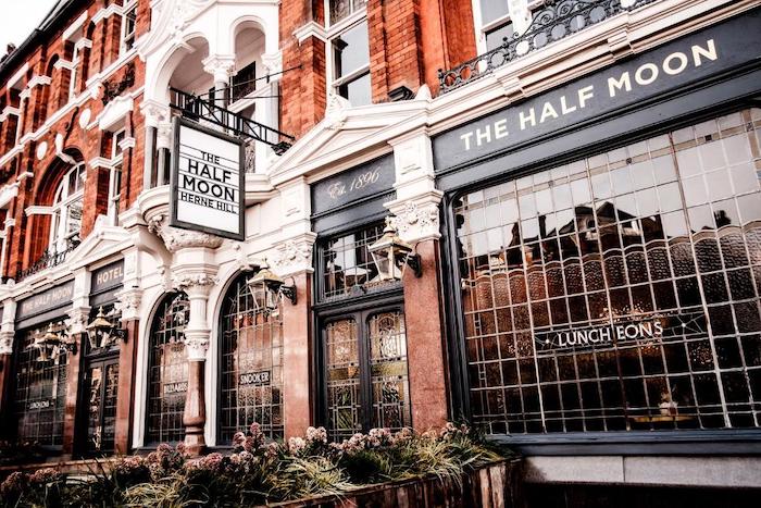 half moon londra