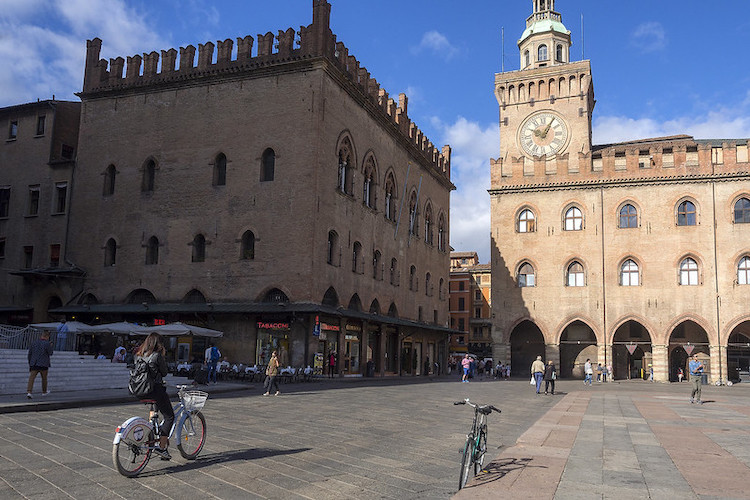 bologna'da nerede kalınır merkez