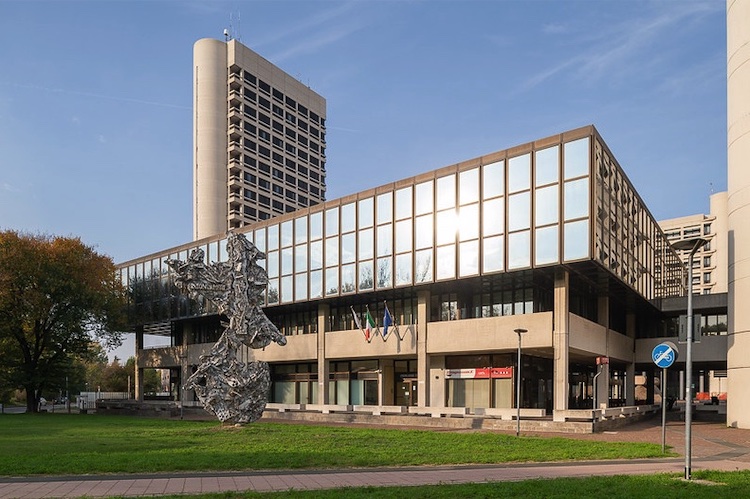 bologna'da nerede kalınır fiera