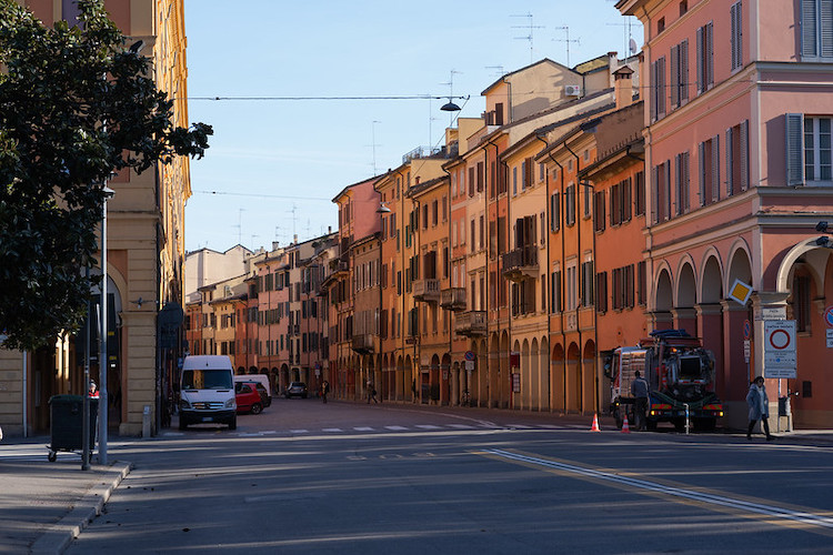 bologna'da nerede kalınır saragozza
