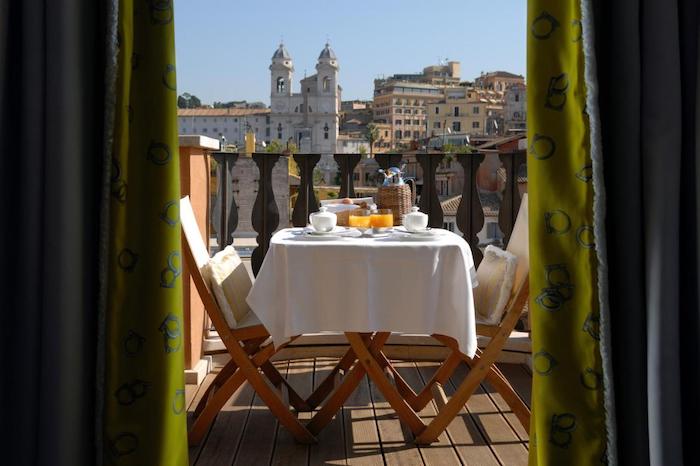 Balkonlu Roma Oteli Portrait Roma