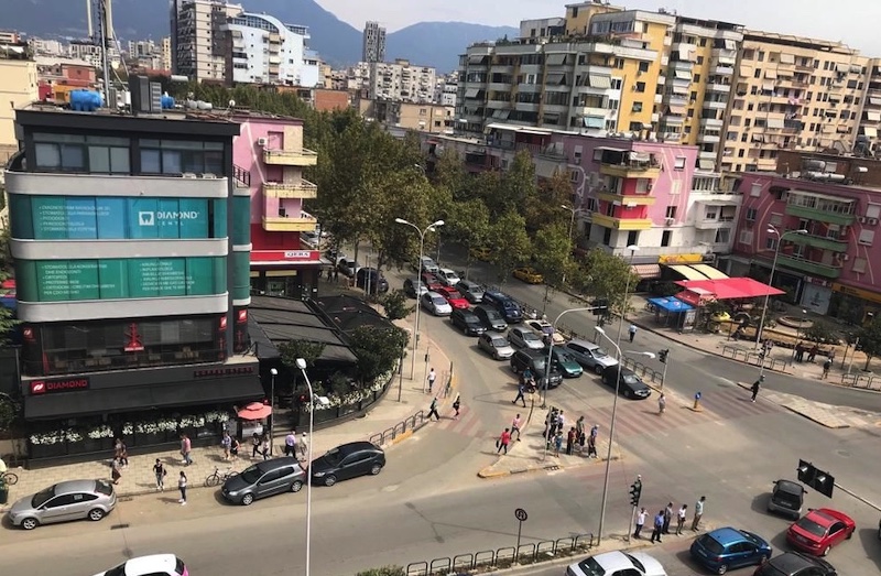21 Dhjetori Tiran'da nerede kalınır
