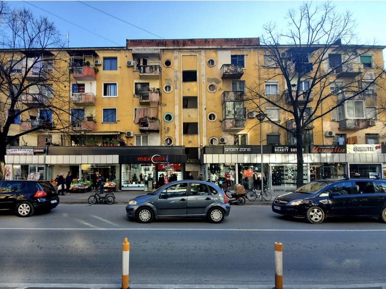 Blloku Tiran'da nerede kalınır