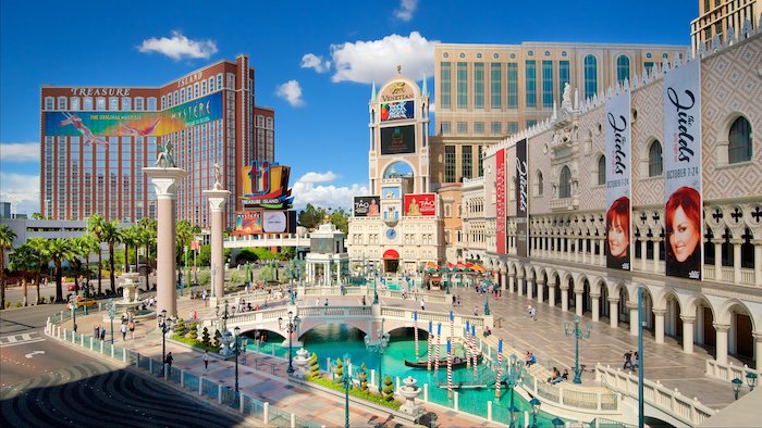 Strip'in Doğusu (East of the Strip)