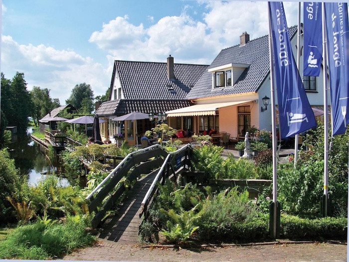 De Dames Van De Jonge Hotel