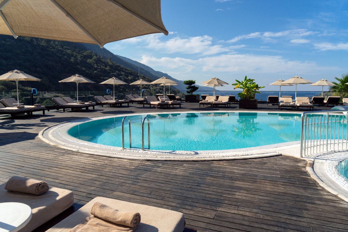 Otel Havuz Rehberi: Derinlik, Ölçüler ve Güvenlik